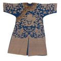 Robes dragon, manteaux de femme Han et deux éléments de costume impérial en damas jaune