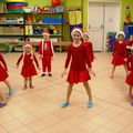 Petite démonstration de danse-gym de Noël