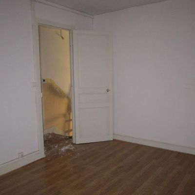 bureau commun et accés 2è étage