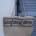 Sac cabas réalisé en toile de jute de sac à café - réversible blanc - poche zippée - anses cuir