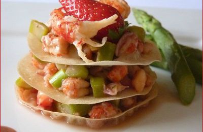 Mille-feuille croustillant d'écrevisses et asperges à la vinaigrette de fraises