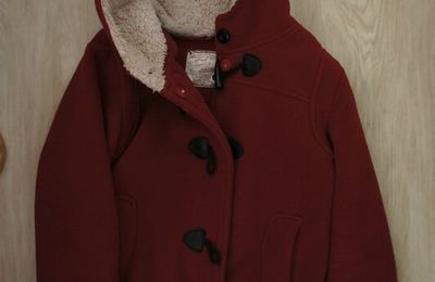 Manteau polaire rouge + capuche très douce "Cache-Cache"