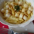 Tagliatelles aux noix de Saint-Jacques, coco et curry