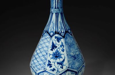 A very rare blue and white faceted pear-shaped vase, Yuan dynasty (1279-1368)