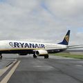Aéroport Tarbes-Lourdes-Pyrénées: Ryanair: Boeing 737-8AS: EI-DYR: MSN 37513/2734.
