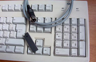 CLAVIER PC AT et PIC 16F877A