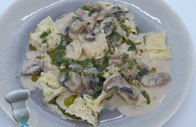 Ravioles du Dauphiné à la crème de champignons, huile d'herbe à l'aneth