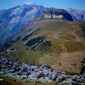 Depuis la station des Deux Alpes,la montée pédestre jusqu'au sommet du Pied Moutet à 2338 m(Oisans/Isère)