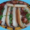 Hot dogs aux oignons caramélisés au ketchup