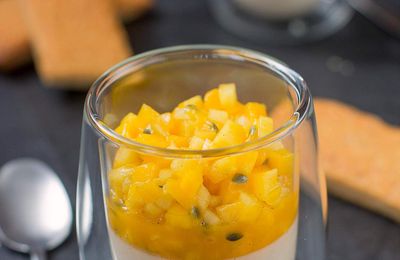 Panna cotta coco-tamarin aux épices brunoise de fruits exotiques