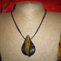 collier filem jaune