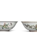 An extremely rare pair of polychrome-enameled 'Dragon' bowls, Qing dynasty, Kangxi period (1662-1722)