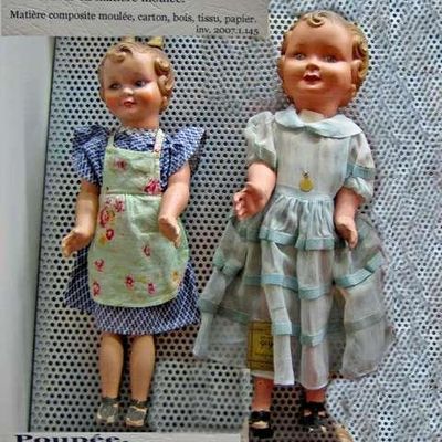 NOS POUPEES GÉGÉ AU PIED DU SAPIN