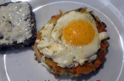 Galette de quinoa aux légumes et son oeuf au plat
