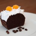 Génoise choco-café nappée de meringue italienne avec truffes de jaune d'oeuf