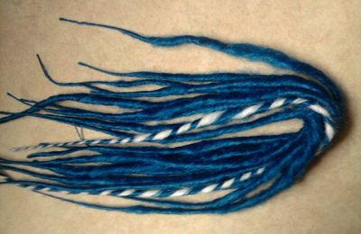 10 dreads doubles navy blue et 1 torsadée navy blue et white snow