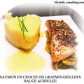 SAUMON EN CROUTE DE GRAINES GRILLEES, SAUCE ACIDULEE, FONDUE DE POIREAUX ET CHARLOTTE A L'HUILE D'OLIVE