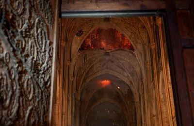  l'incendie de Notre-Dame s'est passé 777 ans après un autodafé qui s'est déroulé EN 1242