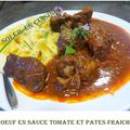 Boeuf en daube avec des pâtes fraîches et de la poudre de maca bio 