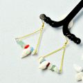 Comment faire une paire de boucles d'oreilles en chaîne et les perles en coquille
