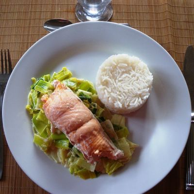 Pavé de saumon , fondue de poireaux et riz basmati