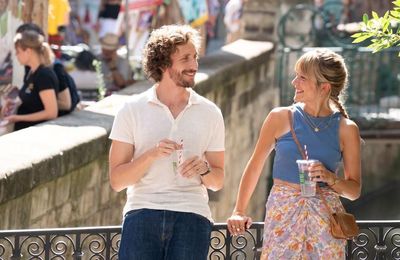 Critique-   “Avignon” : on frappe les trois coups pour la romcom  de Johann Dionnet 