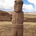 Statues  et visages du temple de Tiahuanaco