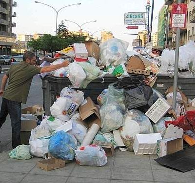 Poubelles Palerme : Des milliers de tonnes de déchets dans la rue sous le soleil