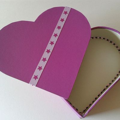Votre travail : le coeur en cartonnage - Boite télécommandes