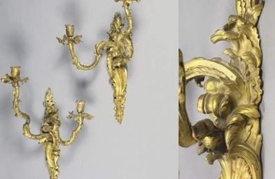 Paire d'appliques rocaille en bronze doré. Marque au C couronné. Epoque Louis XV  