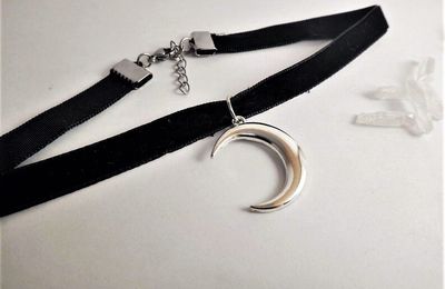 Choker M O O N - en velours noir et croissant de lune argenté