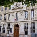 Vidéo-Paris : échauffourées entre parents et bloqueurs devant le lycée Montaigne