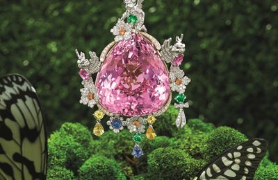 259.33 carats Natural Kunzite, Gem-set and Diamond 'Fairyland' Pendent Necklace, Nisan