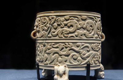 Jade Zun (wine vessel), Western Jin Dynasty, 4th Century
