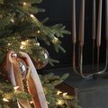 Astuce déco : les rubans renouvellent à peu de frais la déco du sapin de Noël