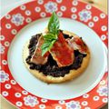 Tartelettes de filets de rougets à la tapenade et coulis de piquillos