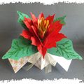 cARTe pop-up : le Poinsettia dans son paquet cadeau 