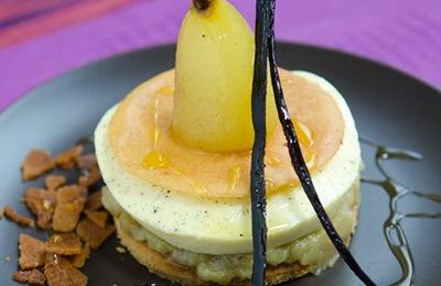 Tartelette de poires pochées au sirop d’épices, bavarois vanille