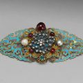 Gold Headdress Ornament with Water Chestnut Floral Design Inlaid with Diamonds, Early Qing period