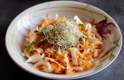 SALADE CROQUANTE ENDIVES / CAROTTES / AMANDES