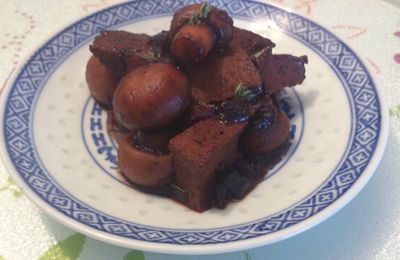 Tofu sauté aux champignons, sauce à la confiture de cerises noires