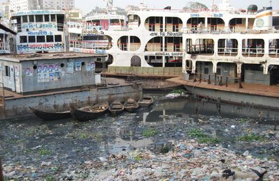 Le port de Dhaka.