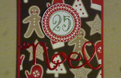 Carte de Noël avec une Joyeuse étiquette du 25... décembre