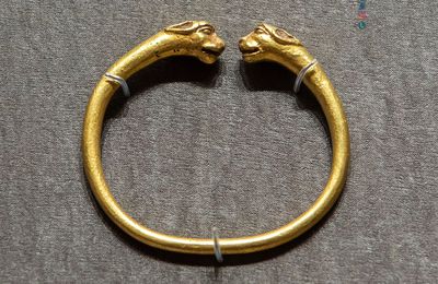 Gold Bracelet with Animals Head, Han Dynasty (206 BC-220 AD)
