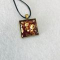 Collier pendentif carré cabochon verre rouge or - c 64 - création artisanale 