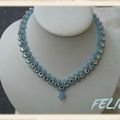 Collier bleu 