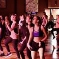 LOLA ET SA PREMIÈRE SOIRÉE ZUMBA FONT BOUGER L’EDEN.