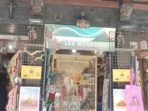 Petite dédicace à notre président du club même sur les magasins on retrouve les mouettes