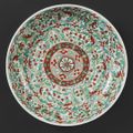 Coupe circulaire en porcelaine à décor polychrome des émaux de la famille verte, début de la période Kangxi (1662-1722)