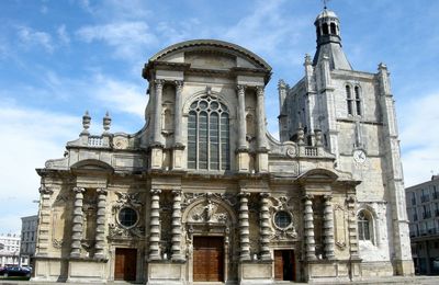 Plaque commémorative du massacre des frères Raoulin dans la cathédrale Notre-Dame